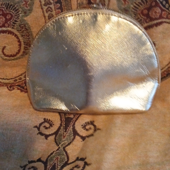 Micheal Kors Gold Dome Cosmetic Bag - Picture 3 of 3